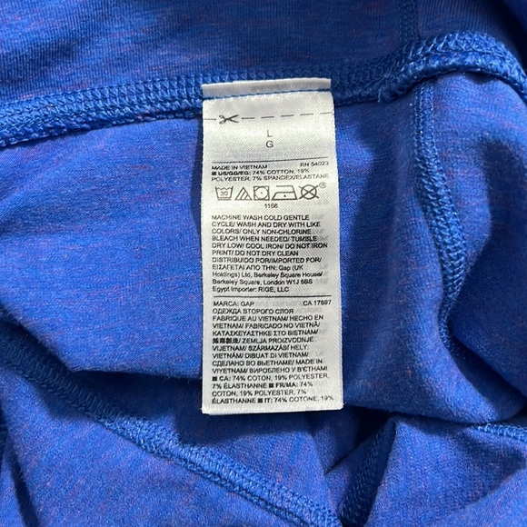 Gapfit 4” workout shorts in gorgeous blue with purple threading. BNWOT - Picture 4 of 4